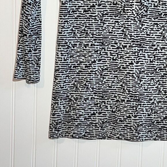 The Limited ruffled keyhole front long sleeve nylon stretch top black/white sz s - Picture 3 of 10